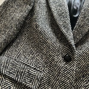 Michael KORS Vintage Med. long winter coat in excellent shape. Length 43”